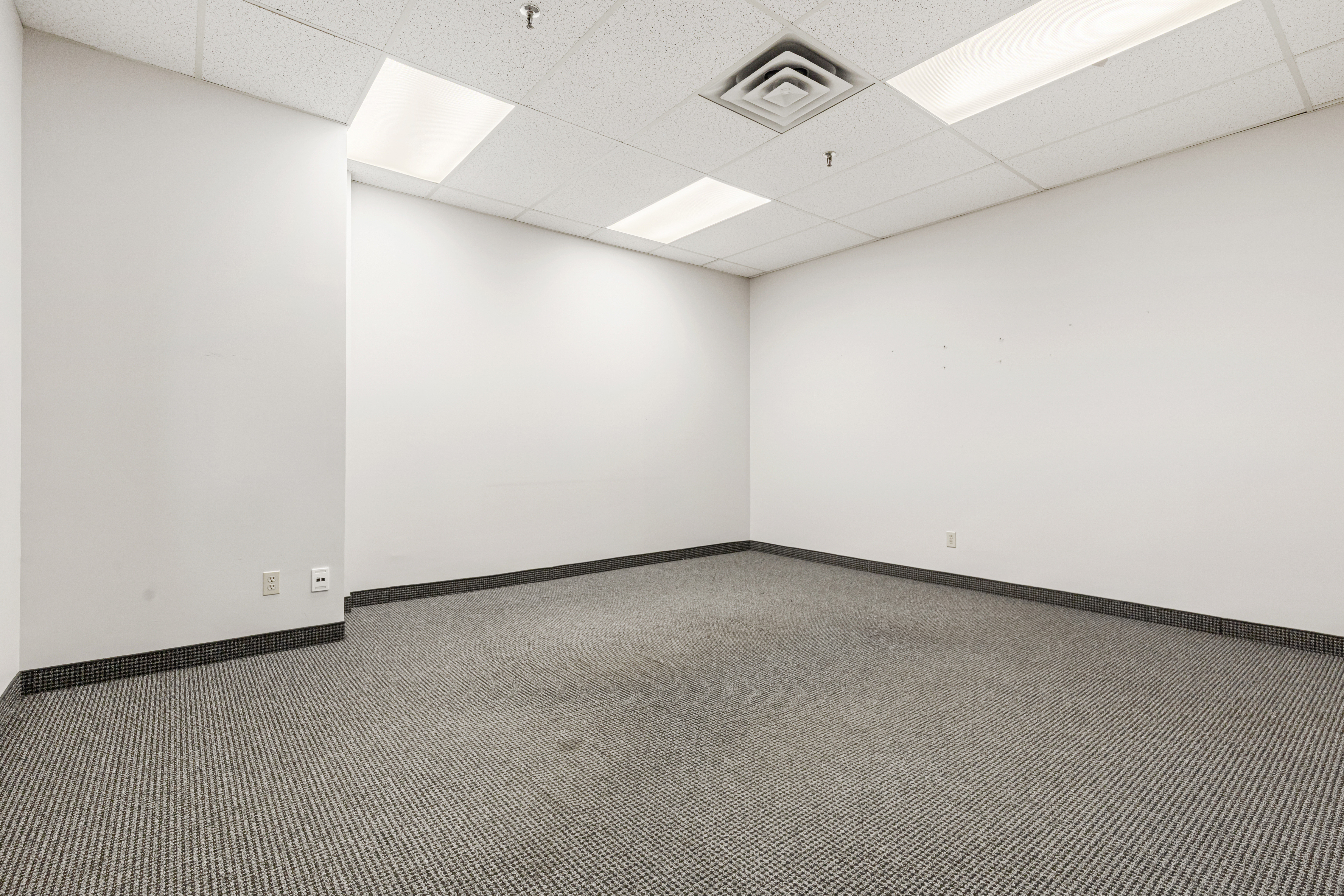 10_200_151 Bd de Mortagne, Boucherville.jpg